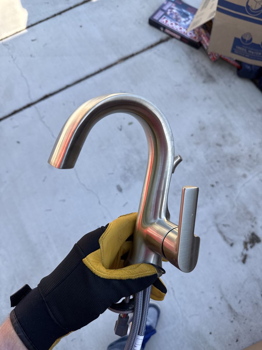 Bathroom sink faucet