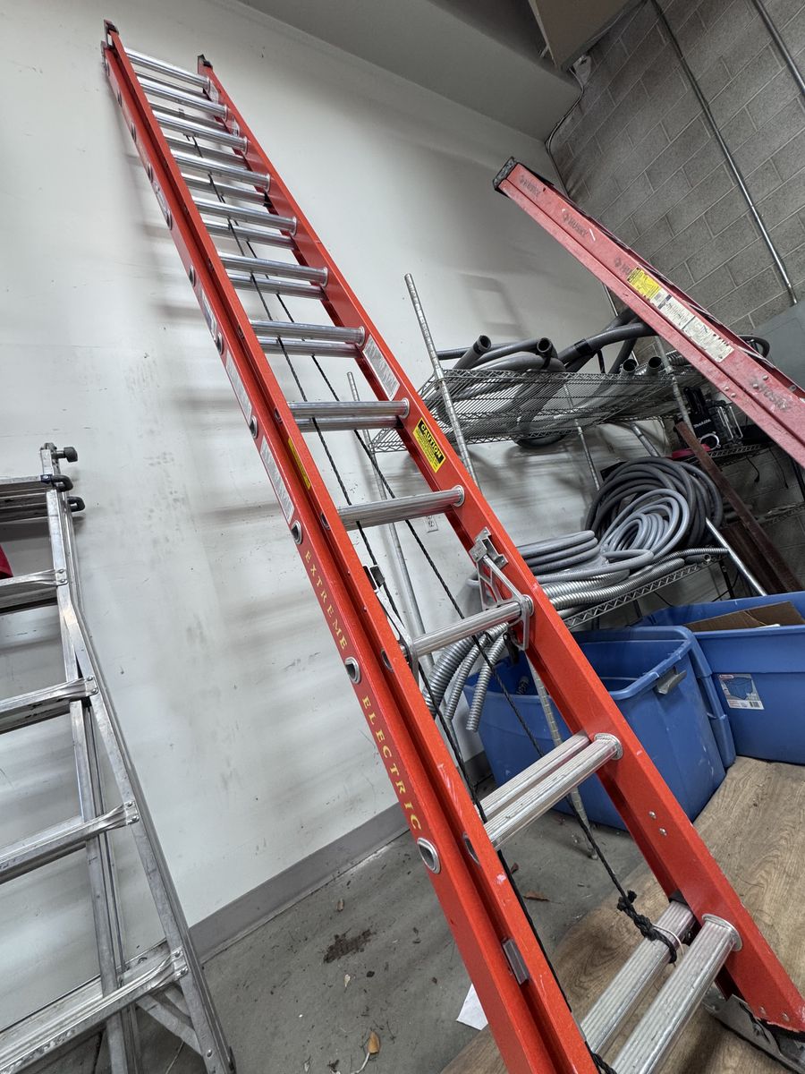 24' Extension Ladder Like New