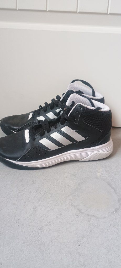 Adidas Men's Size 7 Black and White Basketball Shoes - Good Condition