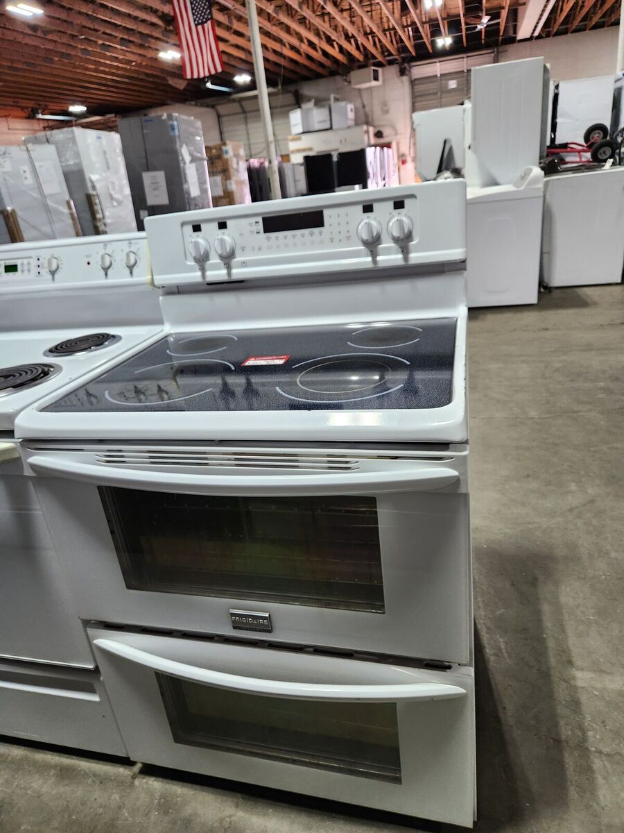 NICE FRIGIDAIRE WHITE GLASS TOP DOUBLE OVEN RANGE! W-WARRANTY