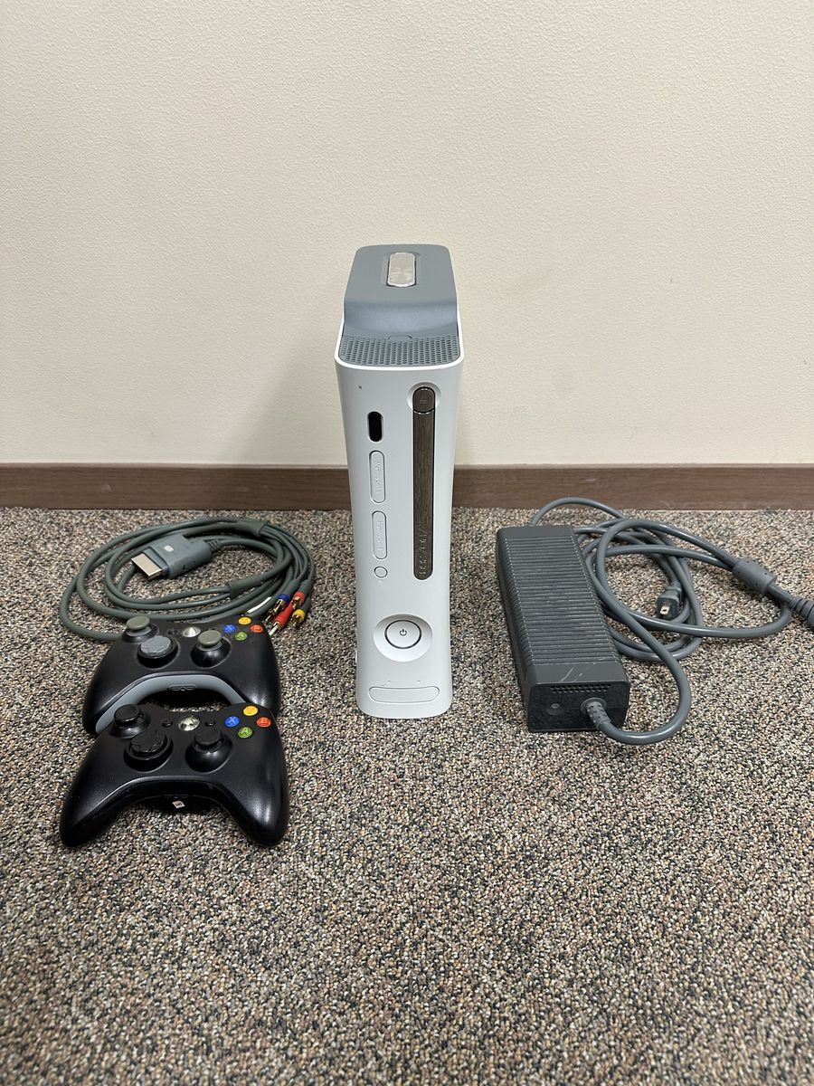 For Parts or Repair - Xbox 360 fat, 2 controllers, cables