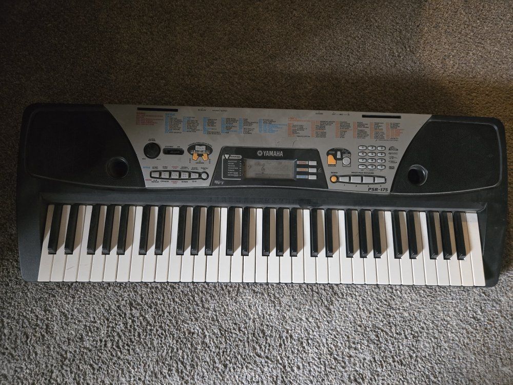 YAMAHA PSR-175 KEYBOARD