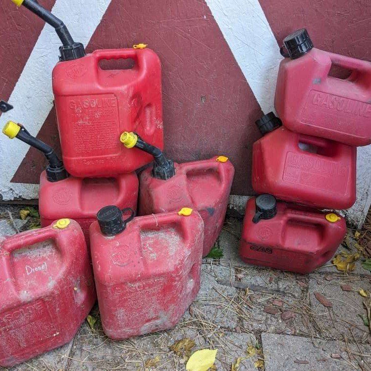 REAL 6 5 2 1 gallon gas cans with vent NON-EPA