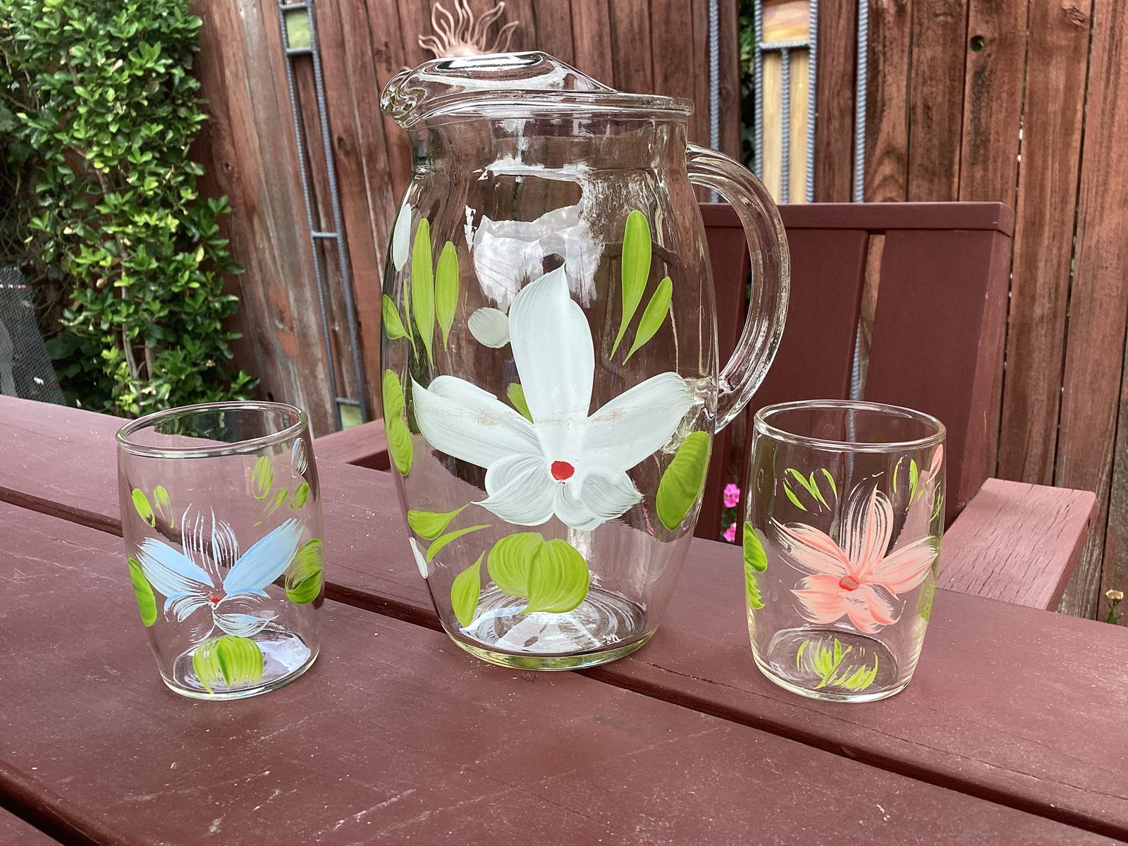 Cute Lemonade Pitcher & 2 Glasses