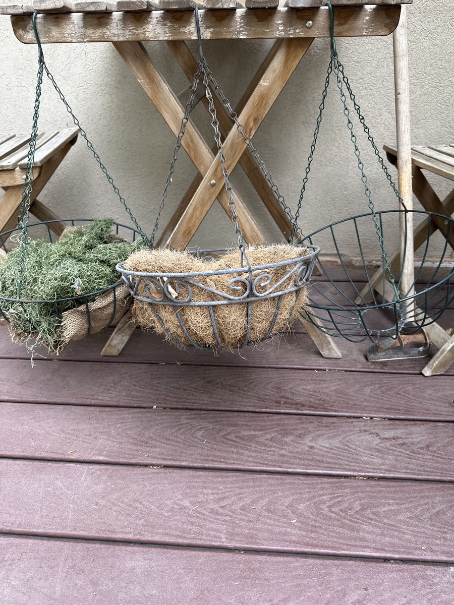 Set a three hanging wire flower baskets
