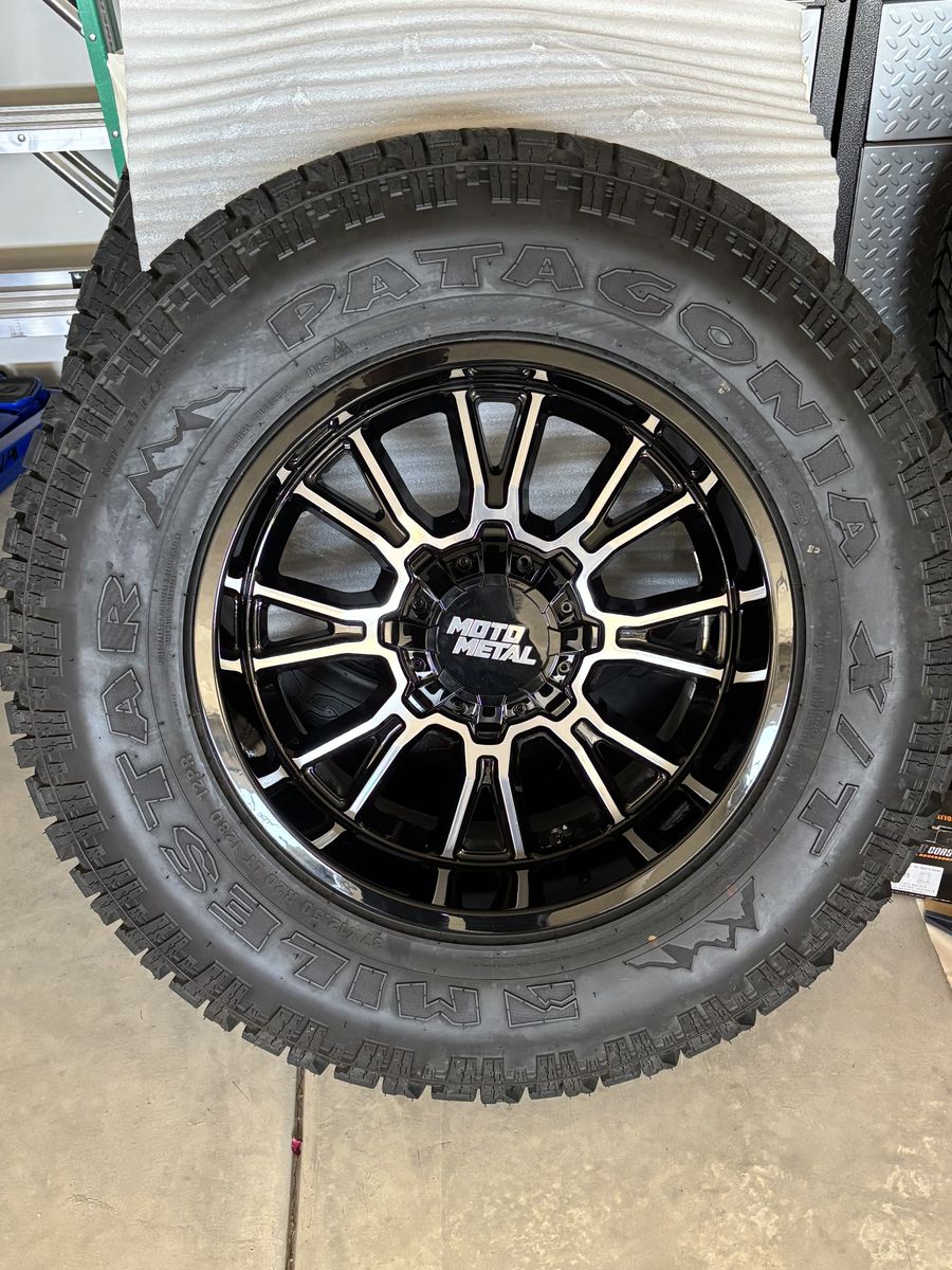 20x10 Wheels & 37x12.50R20 Tires