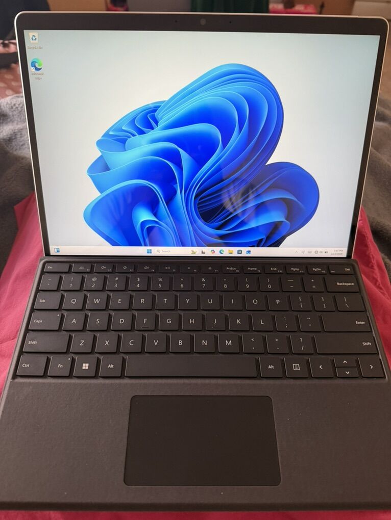 Microsoft Surface Pro 8 i5 8GB Ram 256GB Windows 1