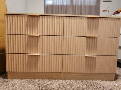 6-Drawer Dresser with Fluted Panel