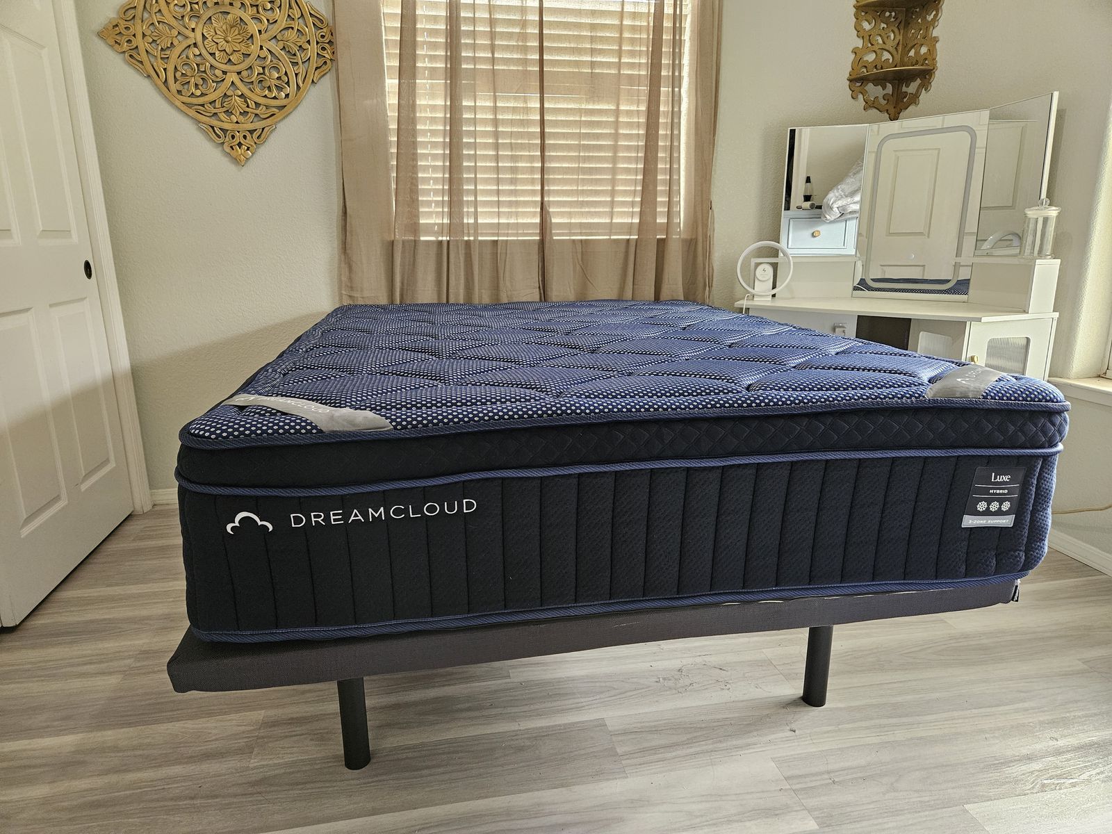 Dreamcloud, DreamCloud Luxe Hybrid Mattress, Medium Firm, Queen Size, Like New