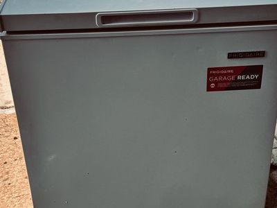 Frigidaire 23” 3.5 cubic ft chest freezer