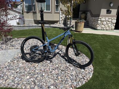 2023 Pivot Trail 429