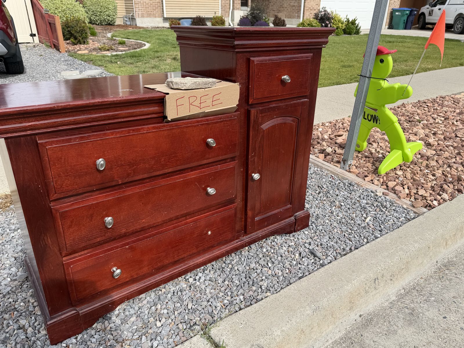 Free Dresser.
