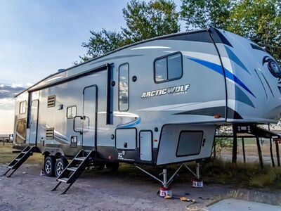 2020 Cherokee Arctic Wolf