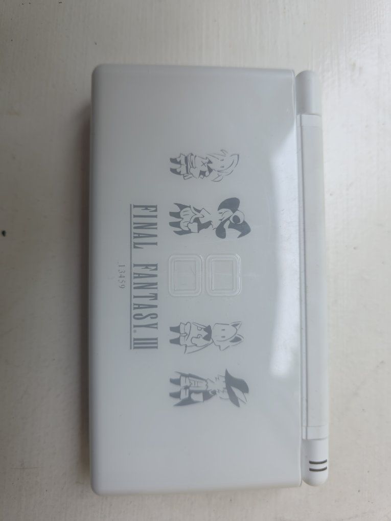 Limited Edition Final Fantasy III Nintendo DS Lite - Crystal White