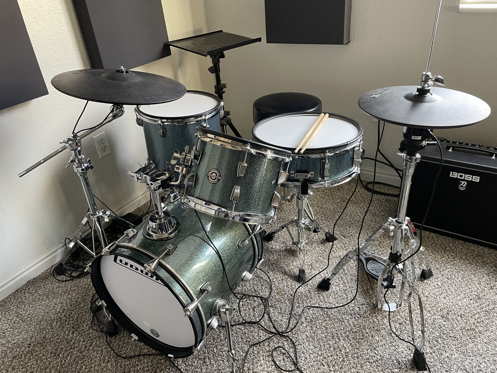 Electronic drum kit - Roland v cymbals - Ludwig drum shells