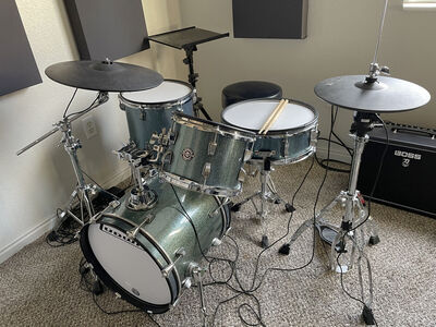 Electronic drum kit - Roland v cymbals - Ludwig drum shells