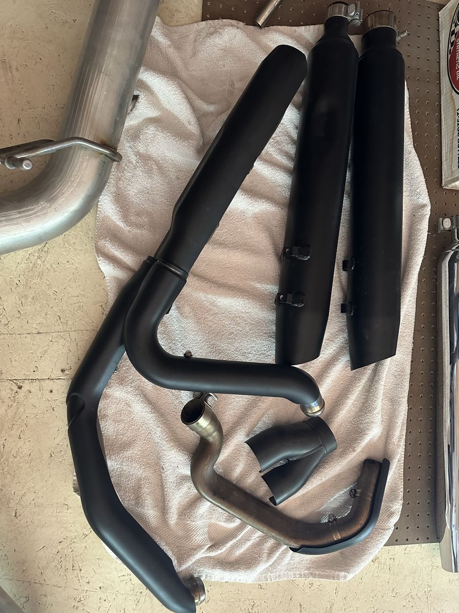 Black stock Harley Motorcycle Exhaust Pipes Headers and Mufflers