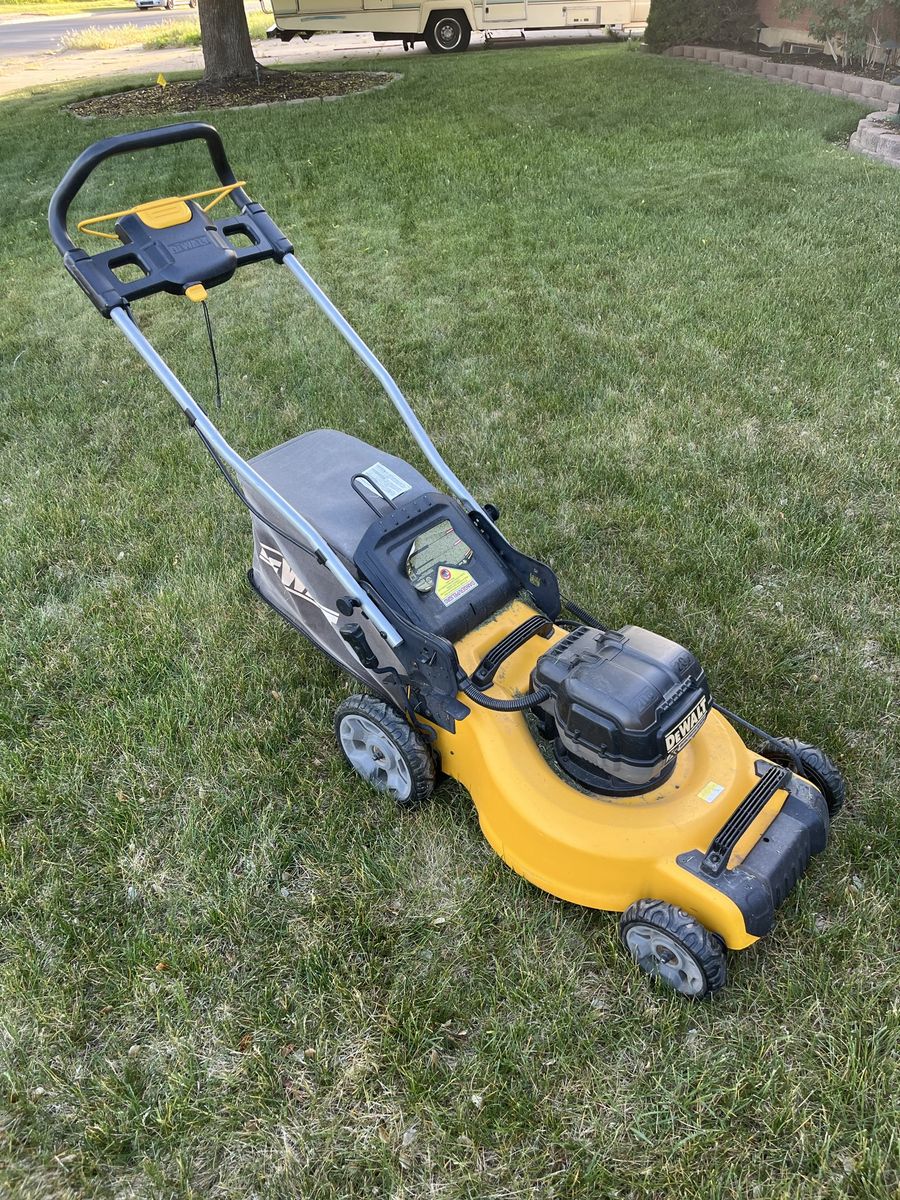 Dewalt 20v battery push lawn mower DCMW220 tool only