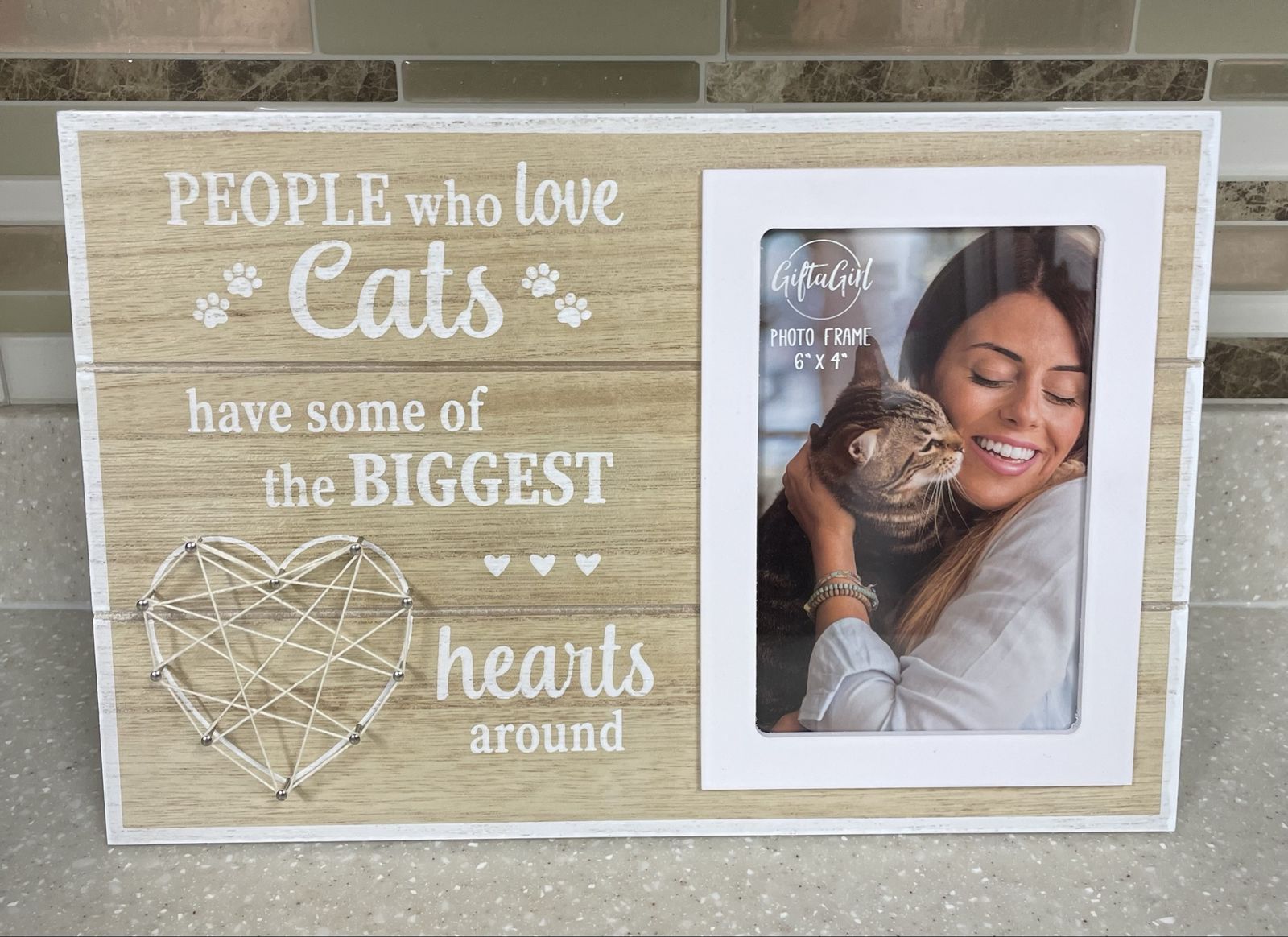 Beautiful Pitcure frame for cat lovers.