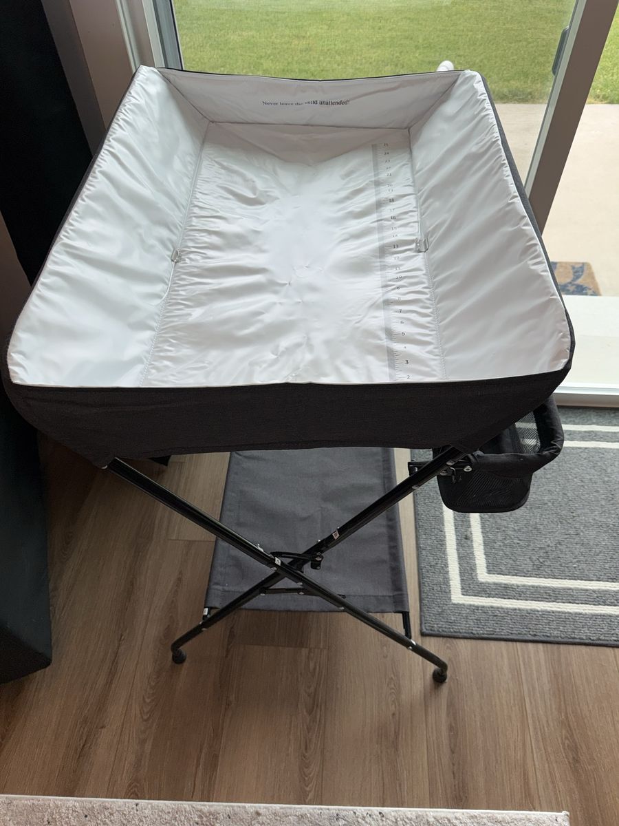 Baby Changing Station Folding Diaper Changing Table with Storage and Ruler - Excellent Condition