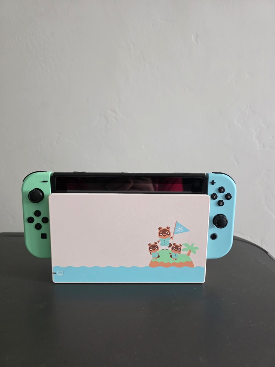 Nintendo Switch - Animal Crossing Nintendo Switch Special Edition Bundle – Like New!