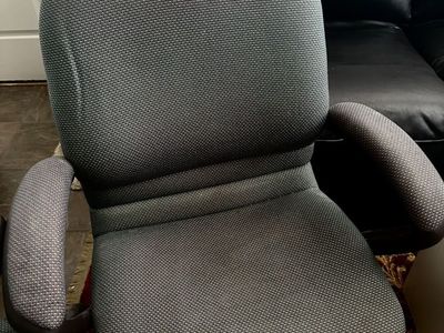Office Chair, Good Condition, Need Some Cleanup