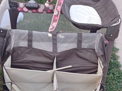 Graco Pack 'n Play Portable Playard with Napper - Brown & Floral