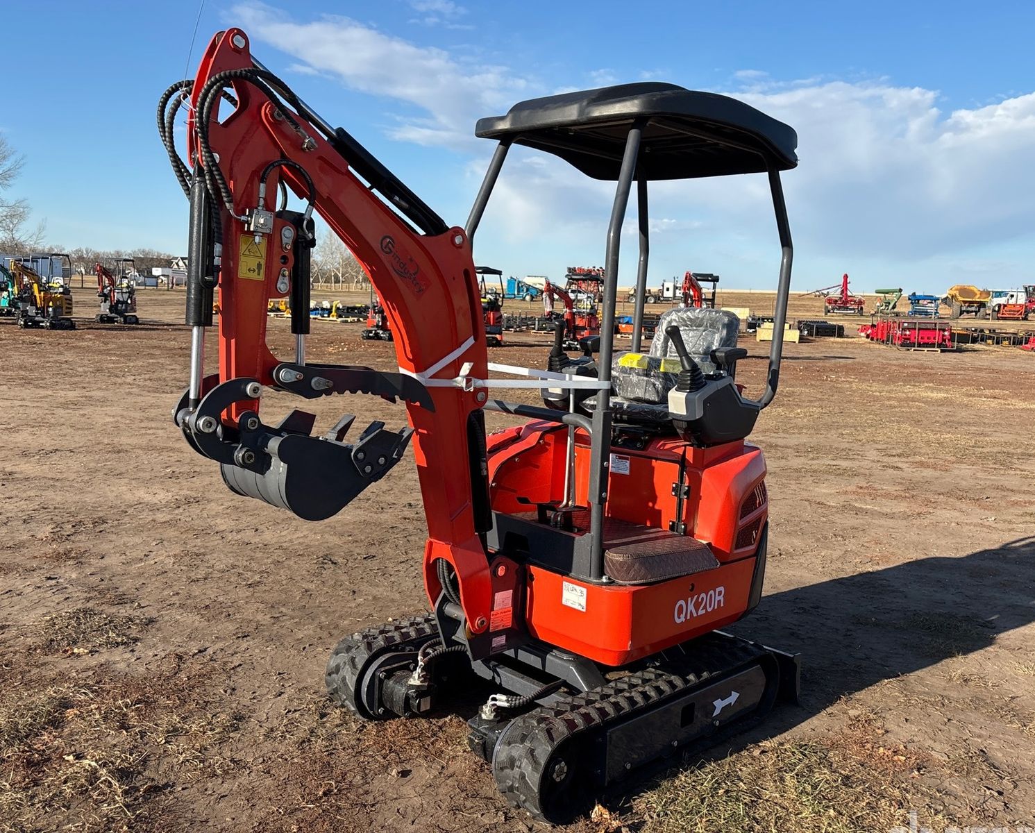 New 23HP Mini Excavator with Hydraulic thumb