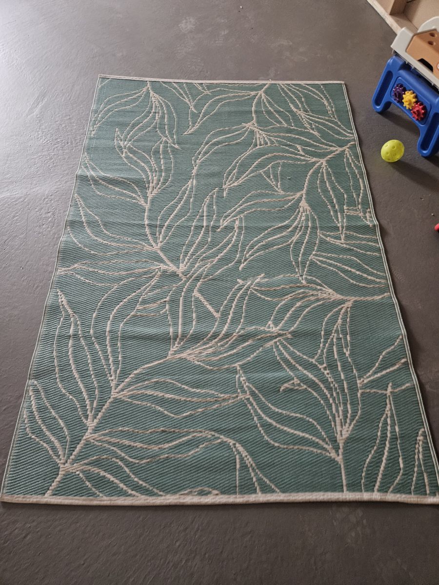 Outdoor rug