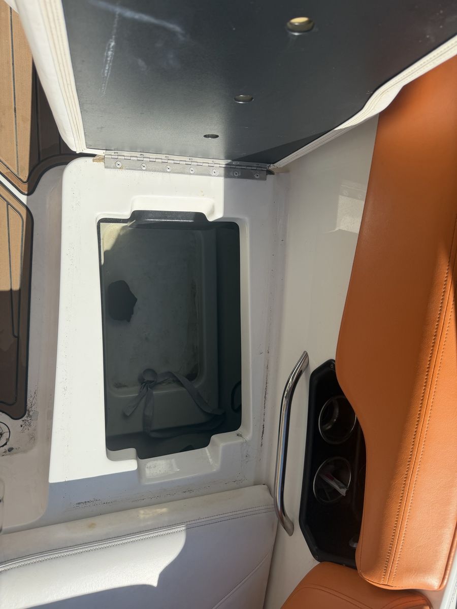 Main image 7