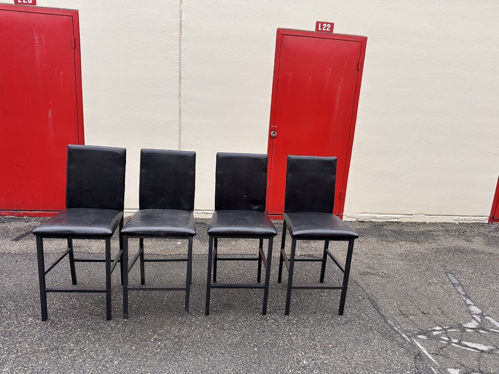 Set of 4 Black Counter Height Bar Stools – 24”