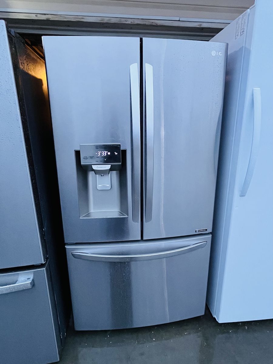 $850 OR OBO GOOD FRIDGE LG STAILES 1 YEAR WARRANTY