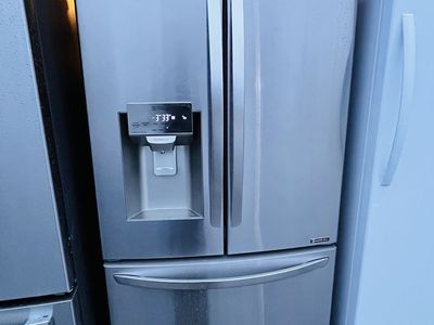 $850 OR OBO GOOD FRIDGE LG STAILES 1 YEAR WARRANTY