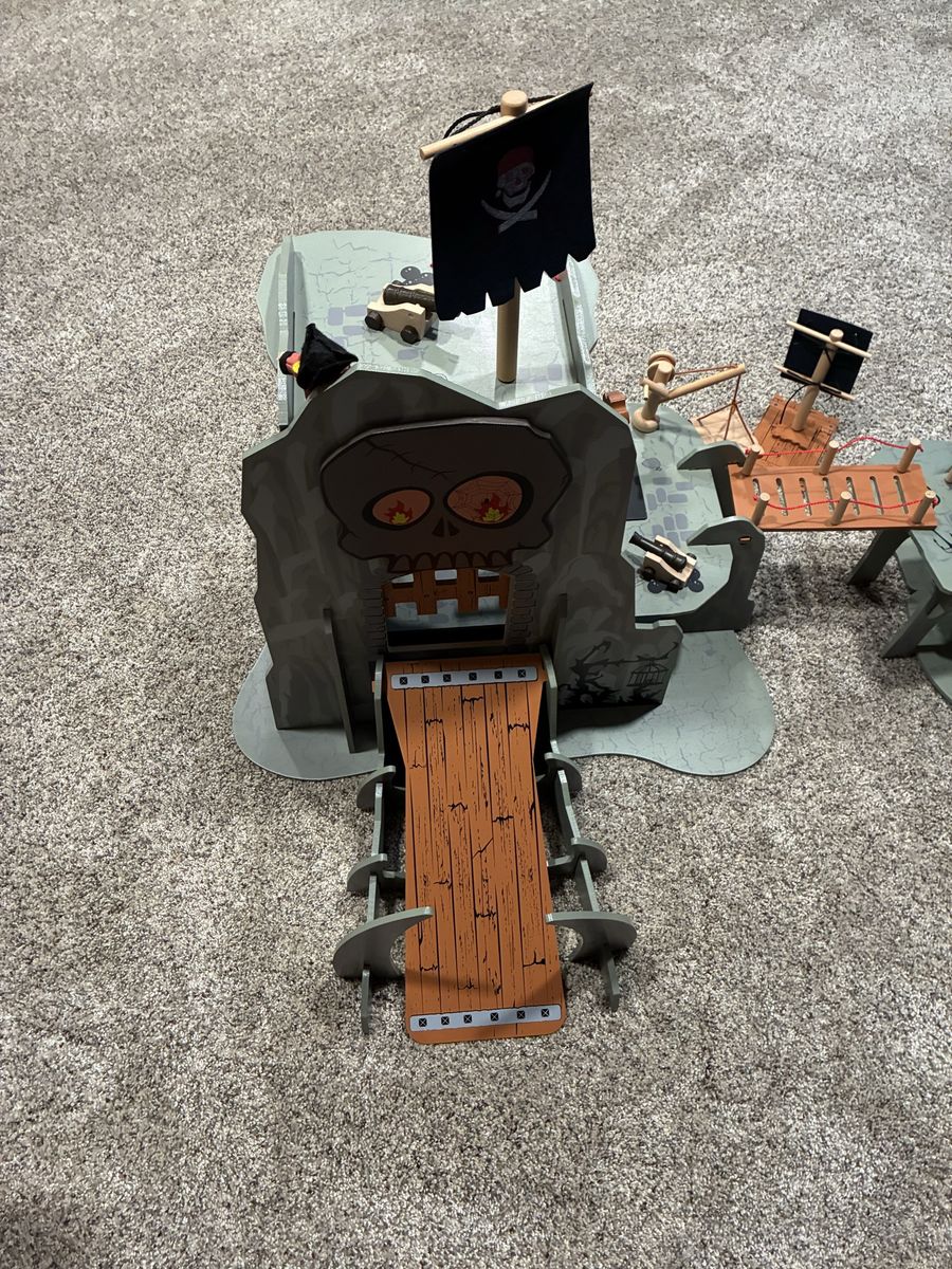 Wooden Pirate Island play Set imaginarium