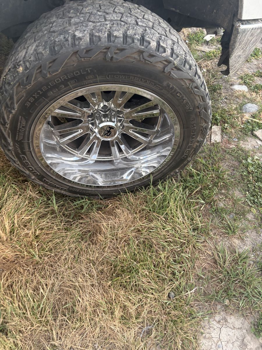 Mickey Thompson Baja Boss A/T 33x12.50R20LT Tire on Chrome HR Offroad Wheel