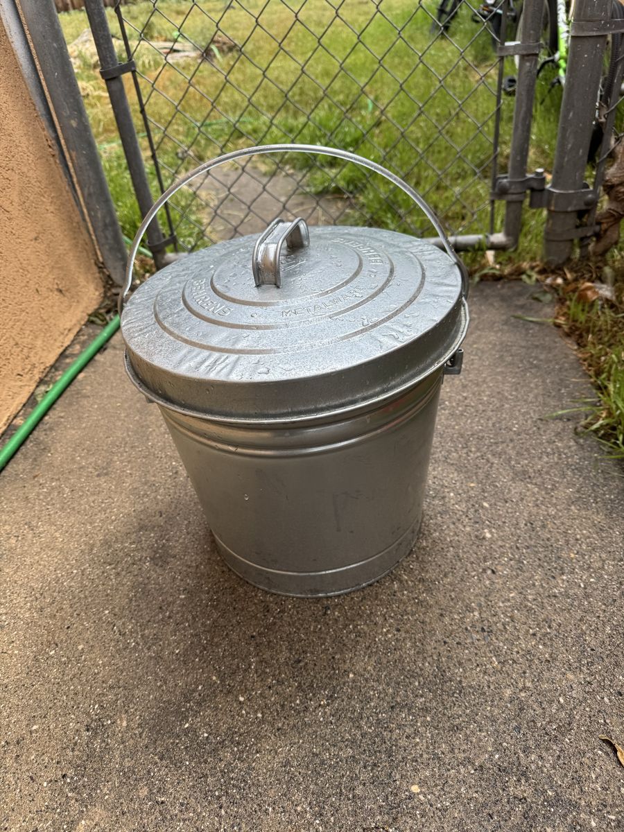 10 Gal. Galvanized Steel Locking Lid Storage Can