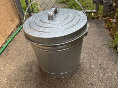 10 Gal. Galvanized Steel Locking Lid Storage Can