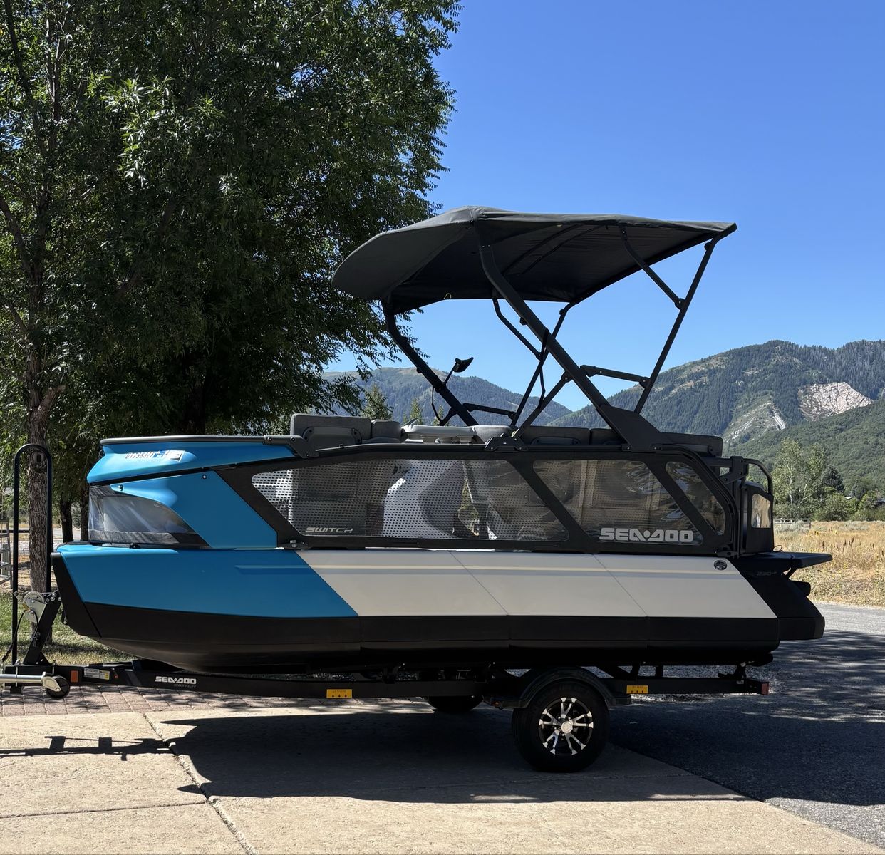 2023 Sea-Doo Switch 230hp 18ft Pontoon Boat with Trailer - Excellent Condition