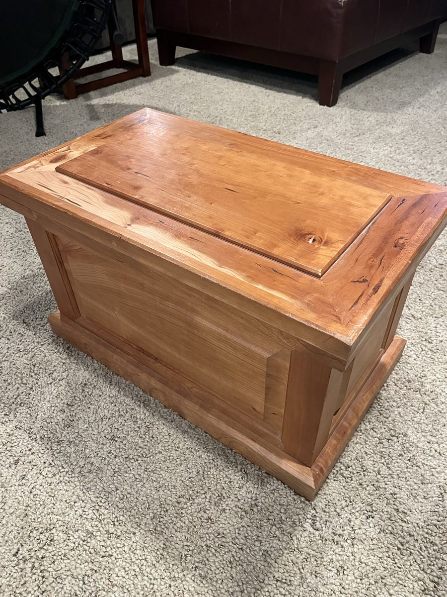 Handcrafted Solid Wood Cedar Storage Chest Trunk - Natural Finish, Versatile Storage