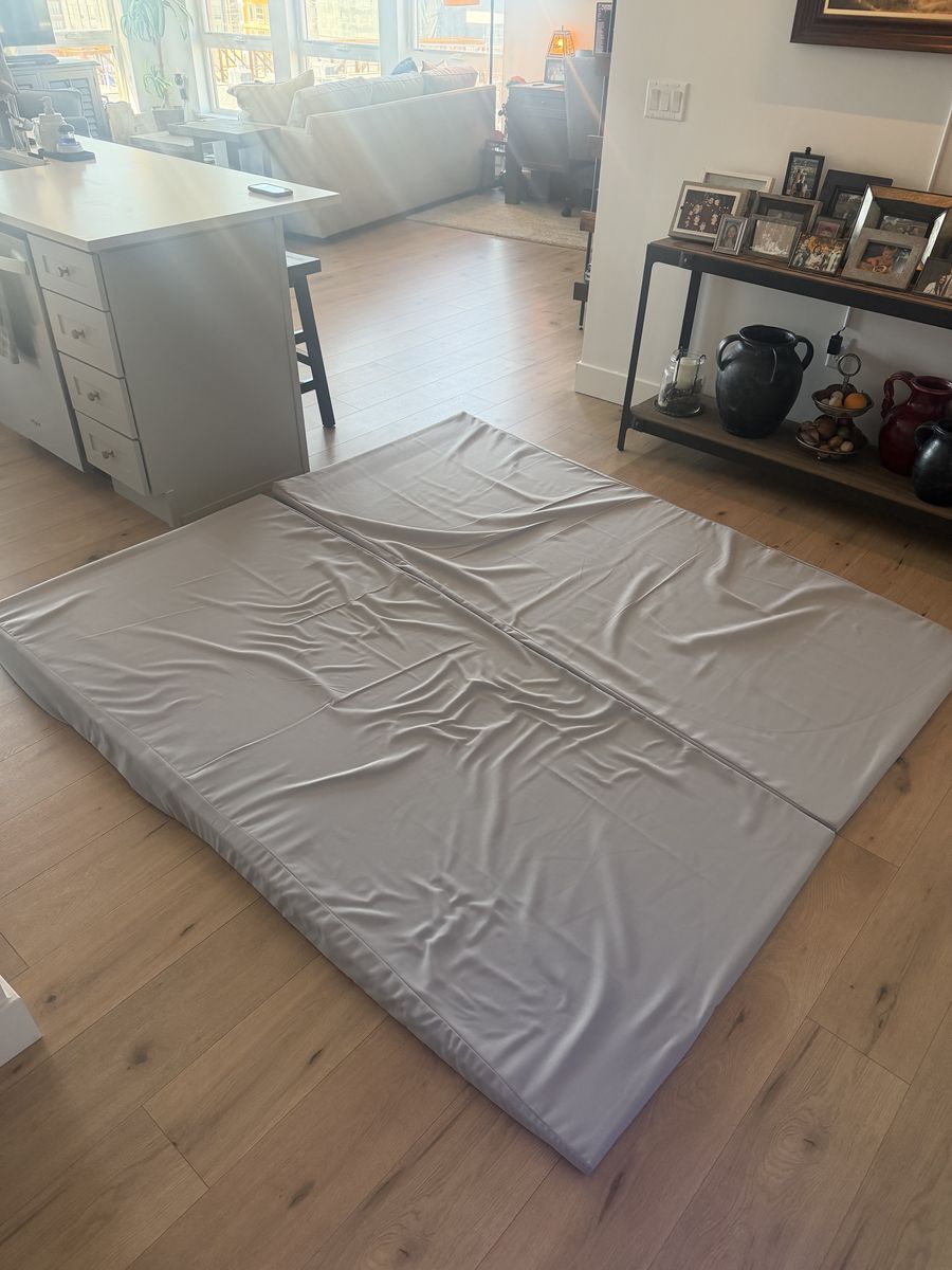 5" King Mattress Riser with Covers (Elevator for Snoring, Acid Reflux, and Sinus Relief) - LIKE NEW