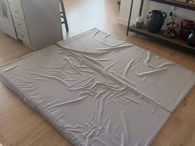5" King Mattress Riser with Covers (Elevator for Snoring, Acid Reflux, and Sinus Relief) - LIKE NEW