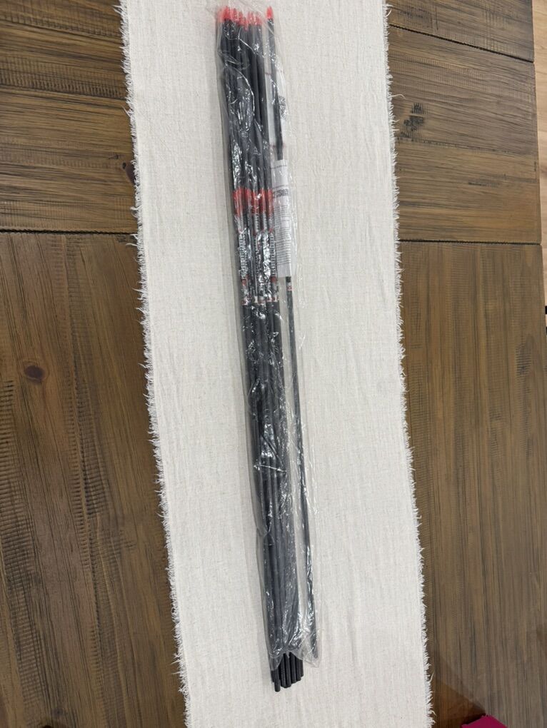 1 Dozen Easton Bloodline Arrows