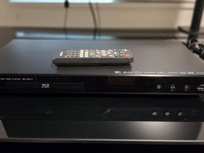 Yamaha BD-S477 Blu-Ray Disc Player with Wi-Fi, HDMI & Remote Control