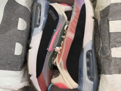 Nike Air Max 2090 Be True Mens Size 10.5