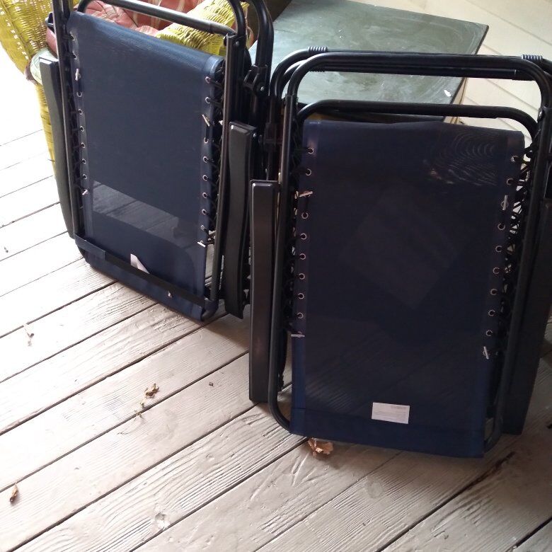 never used zero gravity lounge chairs