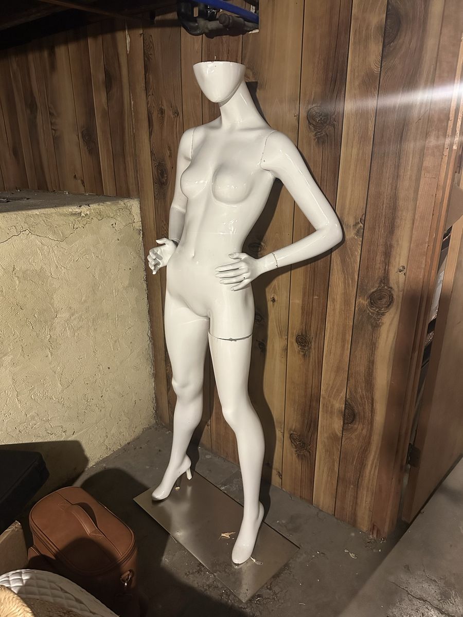 mannequin clothing retail women’s mannequin