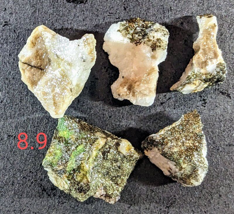 Exquisite 8.9g Natural gold & Silver in quarts Ore