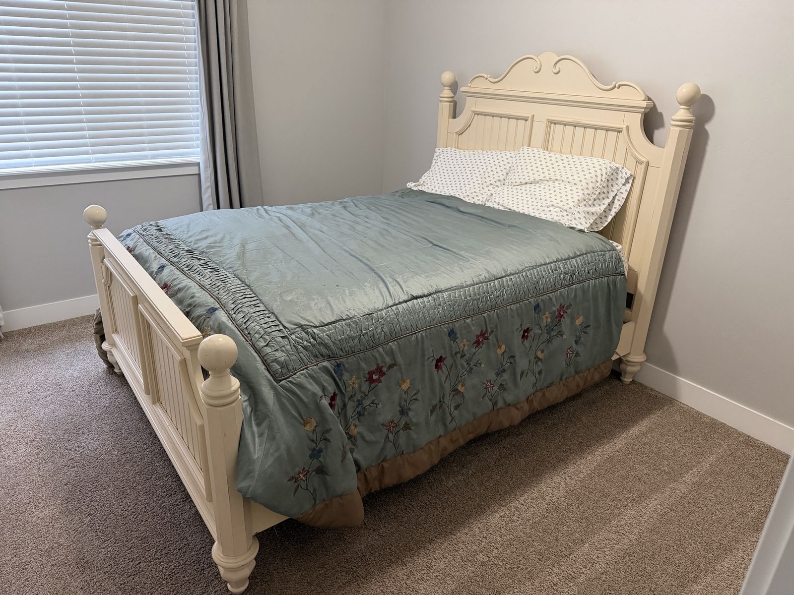 Queen Bed Frame & Armoire Cream/White Finish