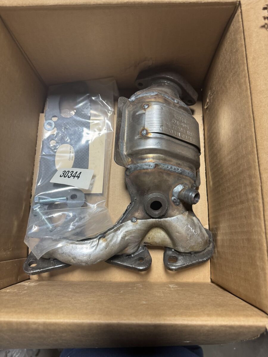 Rear Exhaust Manifold with Integrated Catalytic Con Dorman 674-595