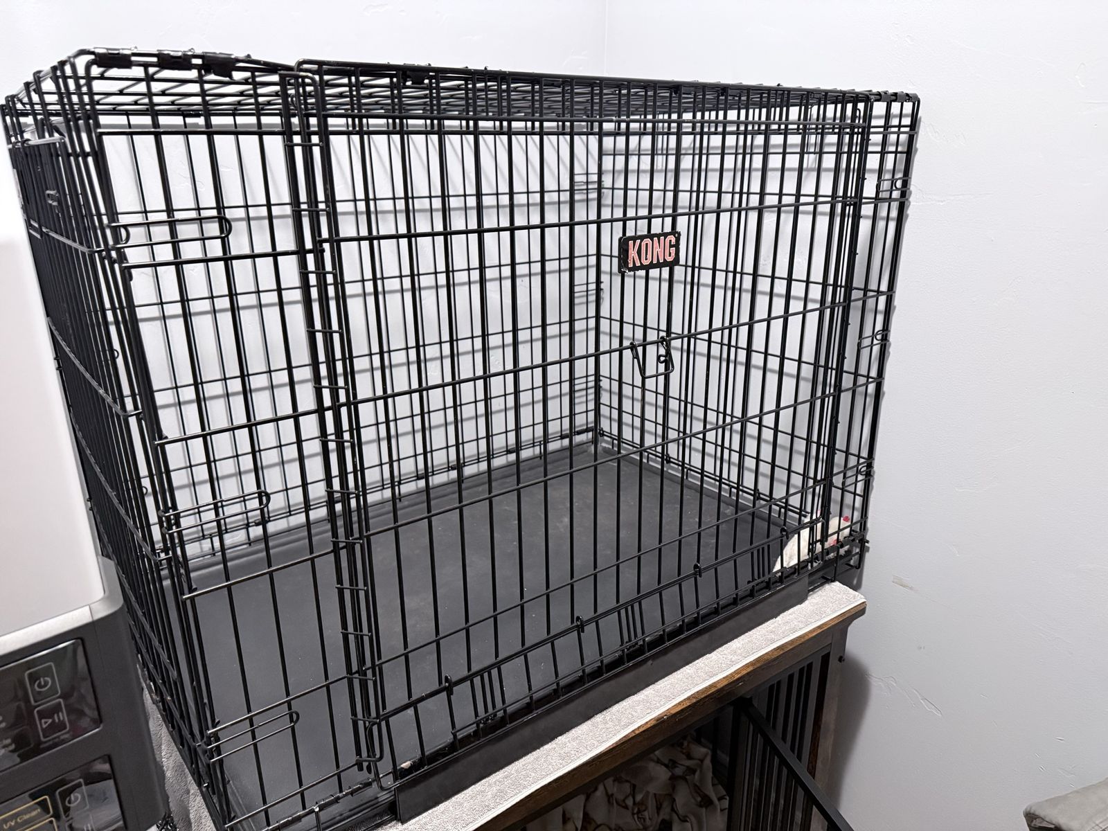 KONG Black Wire Dog Crate with Removable Pan